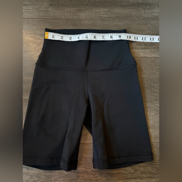 Aritzia Golden Black Women's Shorts - Picture 3 of 6